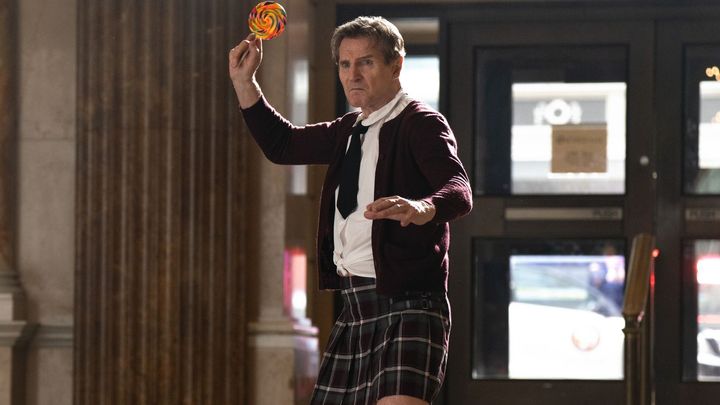 Bláznivá střela vás „ubaví k smrti“. Liam Neeson je jako mladý Frank Drebin kouzelný; Zdroj foto: CinemArt