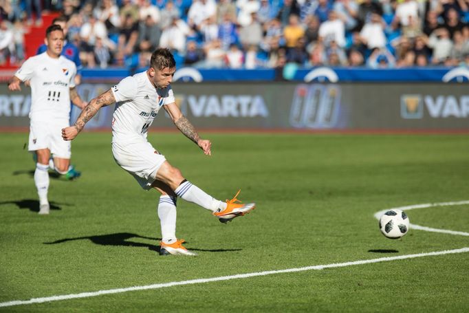 Martin Fillo dává gól v zápase 10. kola Baník - Slavia.