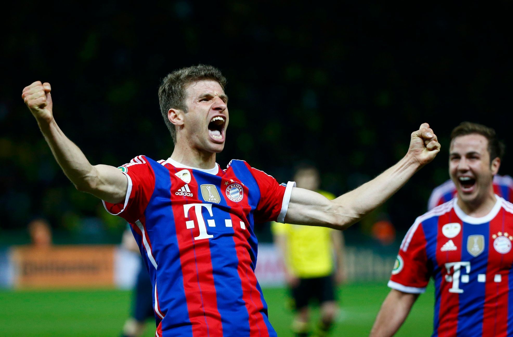 Müller slaví gól do sítě Dortmundu ve finále německého poháru