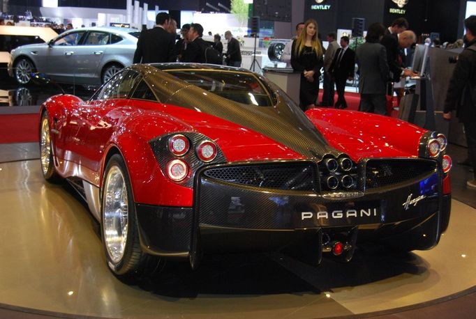 Pagani Huayra a jeho výfuky.