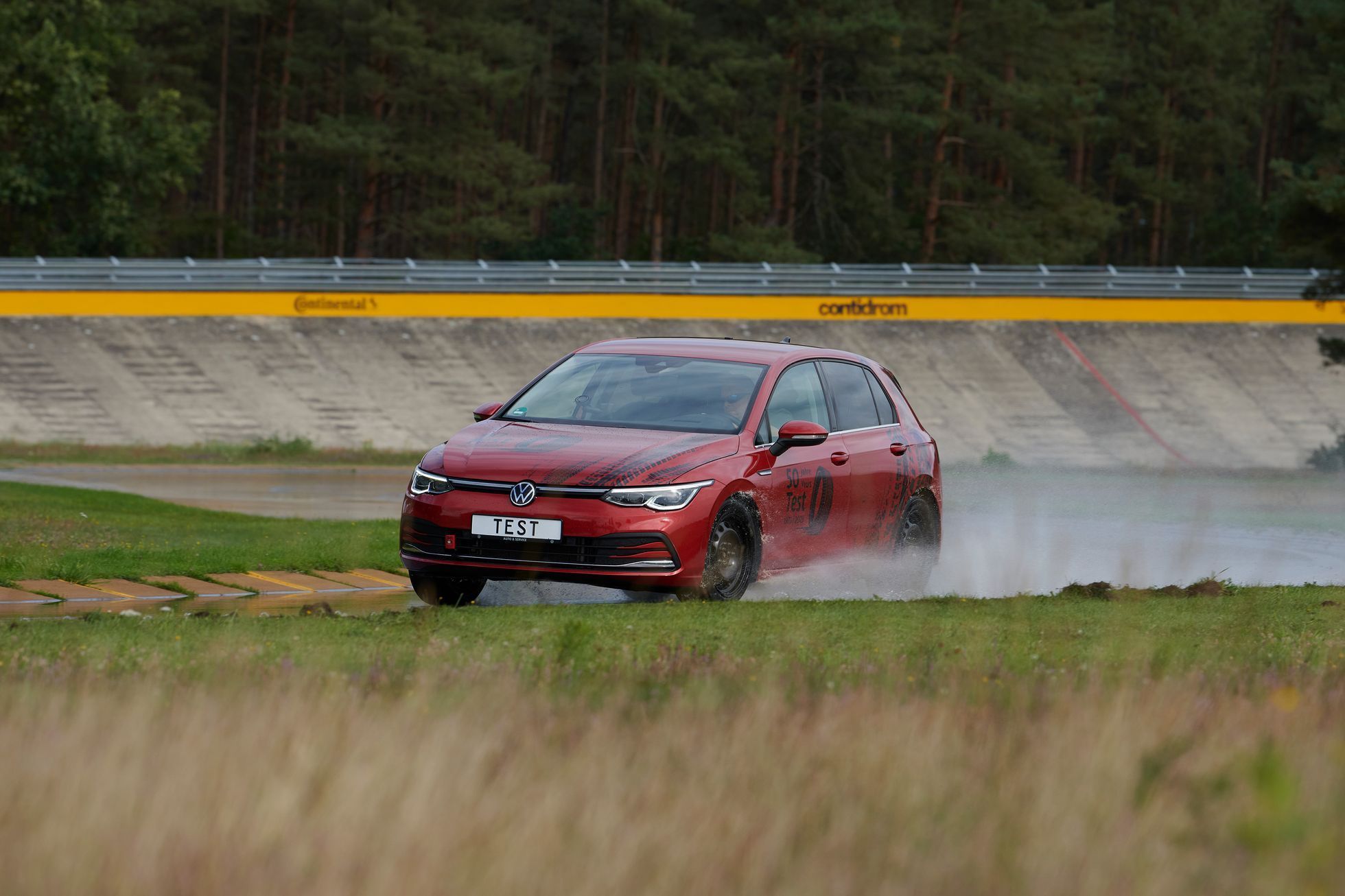 Test celoročních pneumatik 2025
