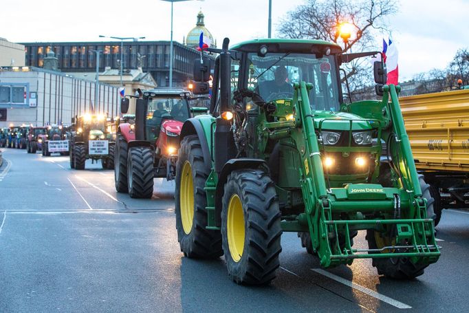 Protest části zemědělců s traktory v Praze na magistrále a před ministerstvem zemědělství, 19. 2. 2024.