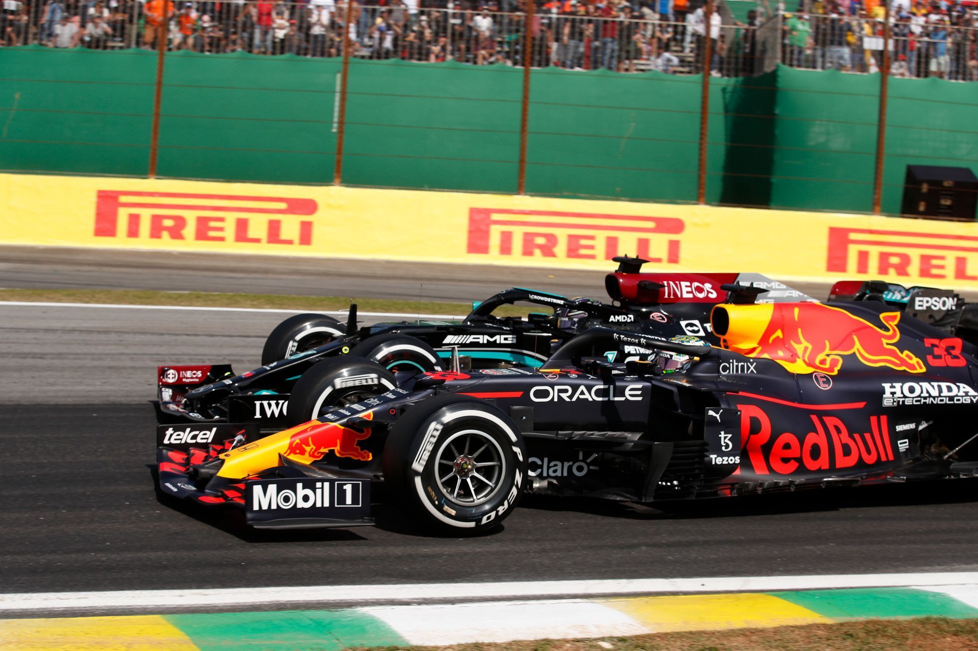Souboj Maxe Verstappena a Lewise Hamiltona v Sao Paulu