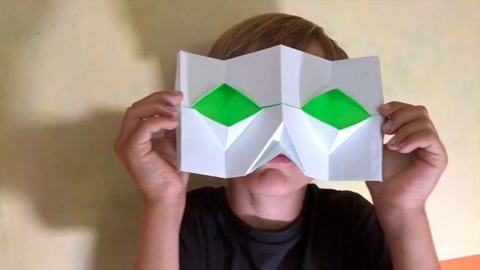 Hroch, lebka i motýlek z papíru. Origami děti zabaví.