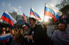 Příznivci ruského opozičního předáka Navalného znovu protestovali. Na Putinovy narozeniny