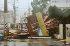 Tajfun Neoguri usmrtil dva lidi a blíží se k ostrovu Kjúšú