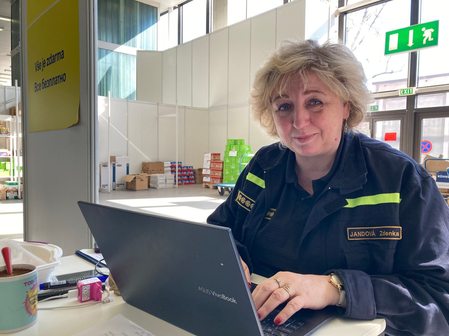 Zdenka Jandová je starostkou Krajského sdružení hasičů v Brně, v centru pro uprchlíky dává dohromady například služby. "Jsou to moje ovečky, je na ně spoleh," říká.