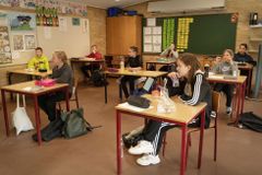 Finští a dánští žáci jsou zpět v lavicích, vliv na epidemiologickou situaci to nemá