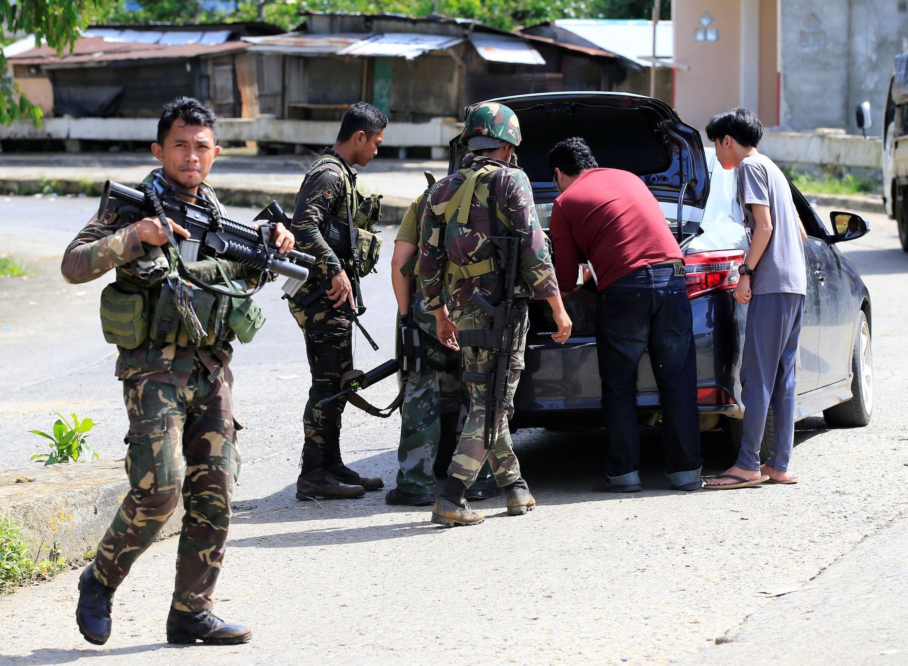 Filipínská armáda v ulicích města Marawi.