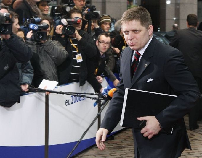 Slovakia's Prime Minister Robert Fico arrives at the European Council headquarters on the second day of an EU summit in Brussels March 14, 2008. The euro currency's record strength and financial market turmoil were the big talking points on the sidelines of an EU summit on Thursday ahead of a formal discussion on Friday, European leaders said. REUTERS/Yves Herman (BELGIUM)