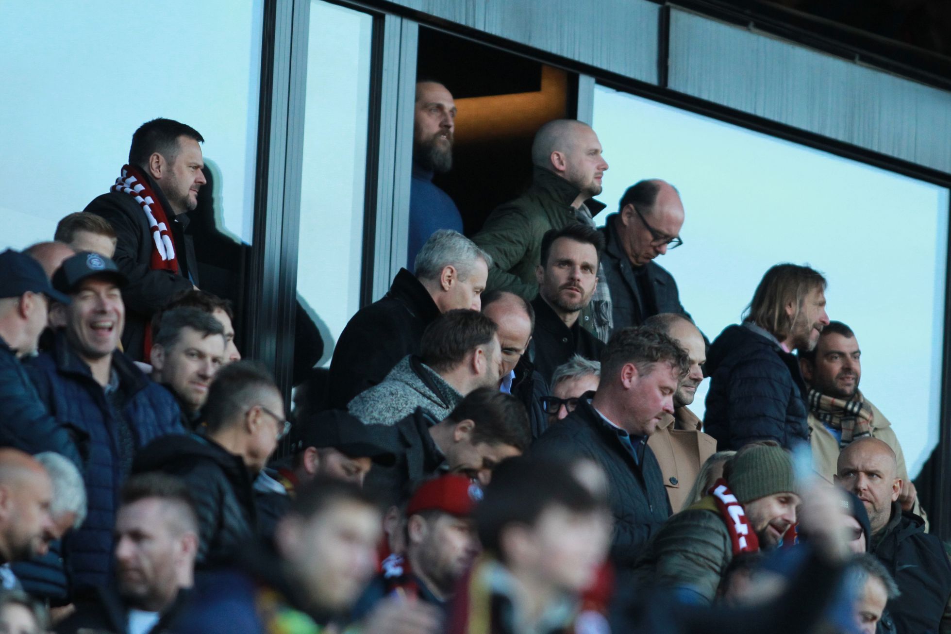 Leoš Mareš sleduje na VIP tribuně během derby Sparta - Slavia ve 27. kole Fortuna:Ligy