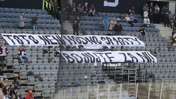 hokej, extraliga 2018/2019, Sparta - Třinec, vzkaz fanoušků, kteří bojkotovali první třetinu
