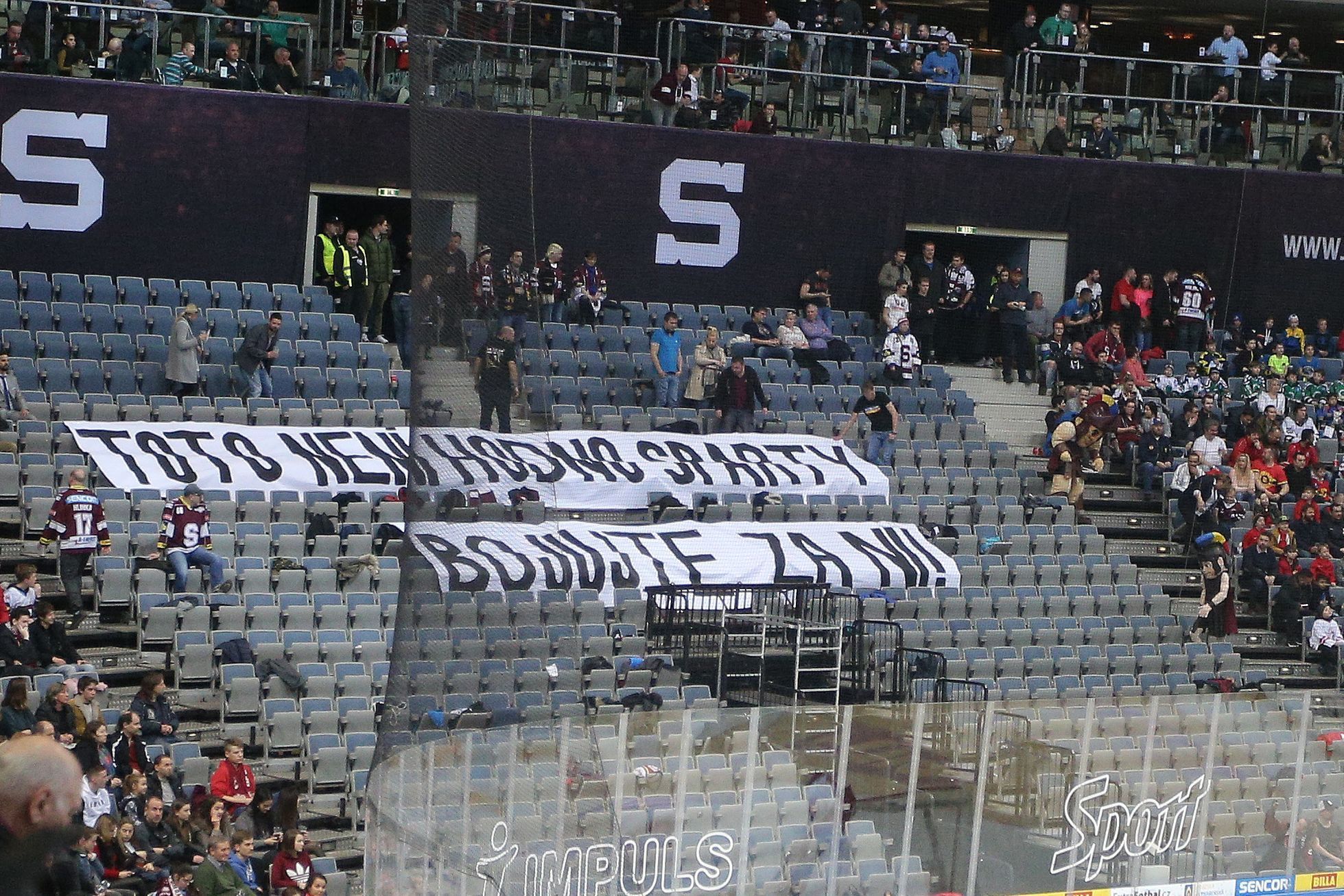 hokej, extraliga 2018/2019, Sparta - Třinec, vzkaz fanoušků, kteří bojkotovali první třetinu