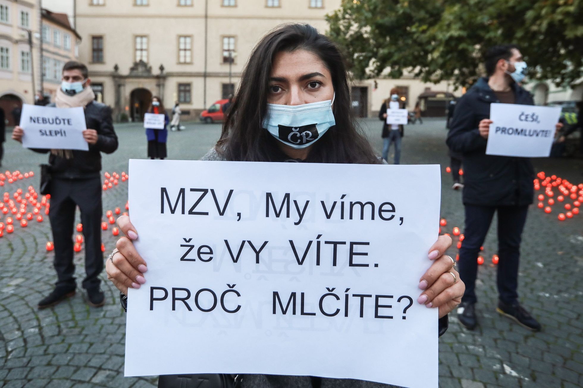 Tichý protest proti válce v Arménii a uctění památky jejích obětí, Praha, Malostranské náměstí