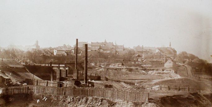 V době narození Antonína Čermáka se ještě nedávno malé městečko Kladno vzepjalo k dynamickému rozvoji. Na snímku důl František. Cca před rokem 1900