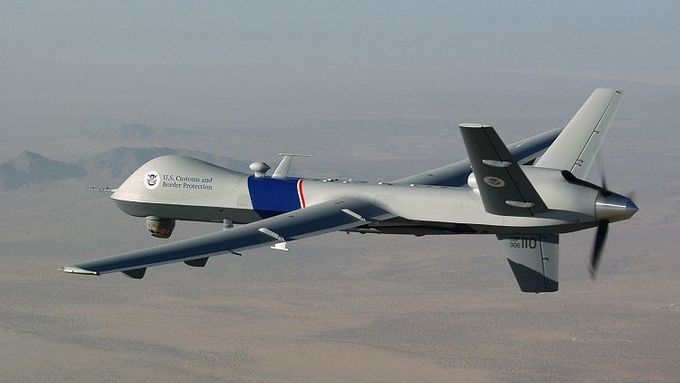 Bezpilotní letadlo Predator B, které americká pohraniční stráž používá na hranicích s Mexikem.