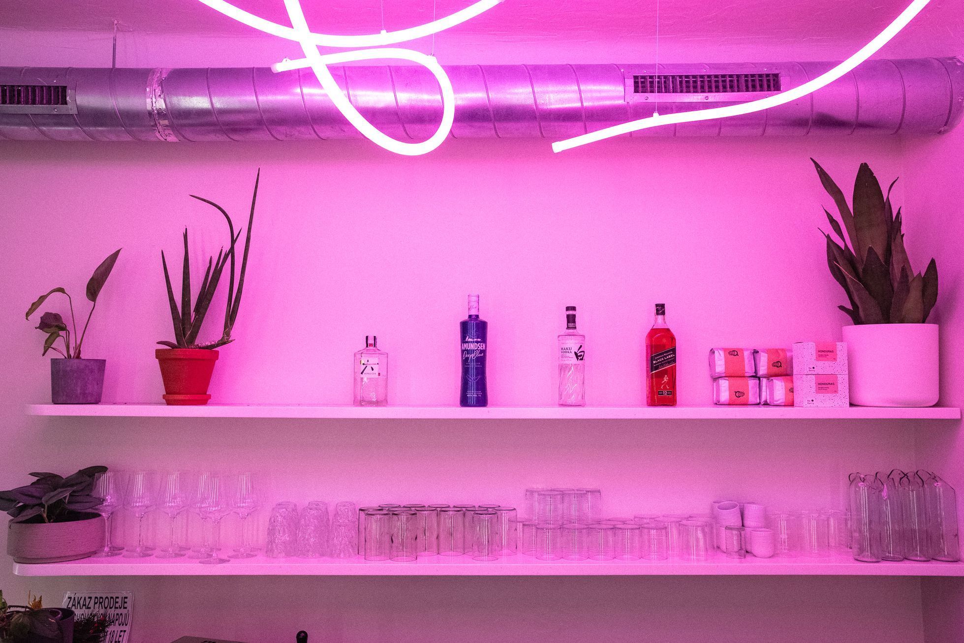 Mamam bistro, Mămăm bistro