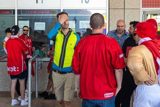 Policie na Mistrovství světa v hokeji 2024 v Česku u O2 Areny v Praze.