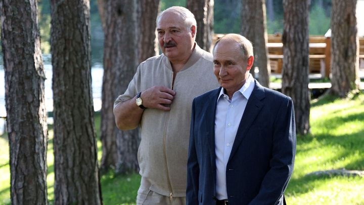 Bělorusko přesunuje vojáky a tanky k Ukrajině. Lukašenko mlží o tajemných nabídkách