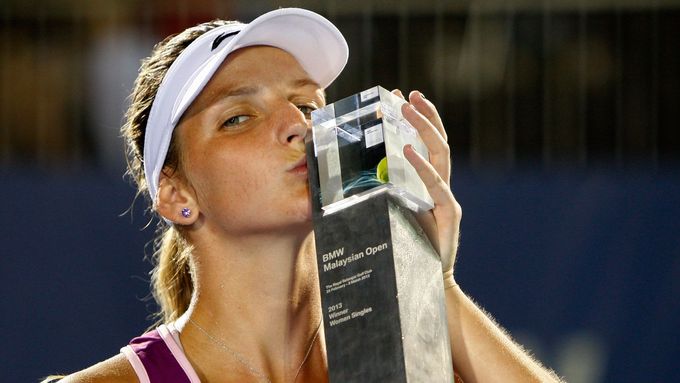 Karolína Plíšková se raduje ze svého prvního titulu na okruhu WTA