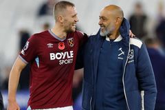 Konec nenávisti k Součkovi, zní z Londýna. Oslnil už gestem, pak zbláznil i hlasatele