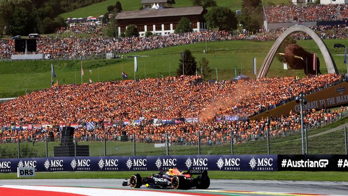 Max Verstappen v Red Bullu při sprintu v rámci GP Rakouska F1 2022
