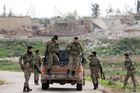 Turci tvrdí, že obklíčili město Afrín na severu Sýrie. Podle Kurdů bombardují všechny cesty