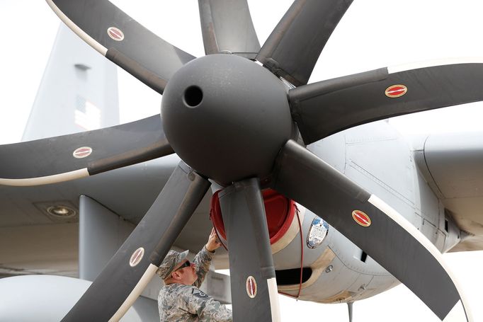 Farnborough Airshow - přehlídka letecké techniky, červenec 2018. Americký vojenský letoun C-130 Hercules.