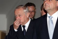 Čeká nás utahování opasků, vláda chce ušetřit 75 mld.