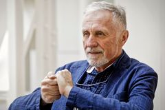 Rakovina, již má i Topolánek: patří k nejhorším, prudce jí přibývá. Existuje i naděje