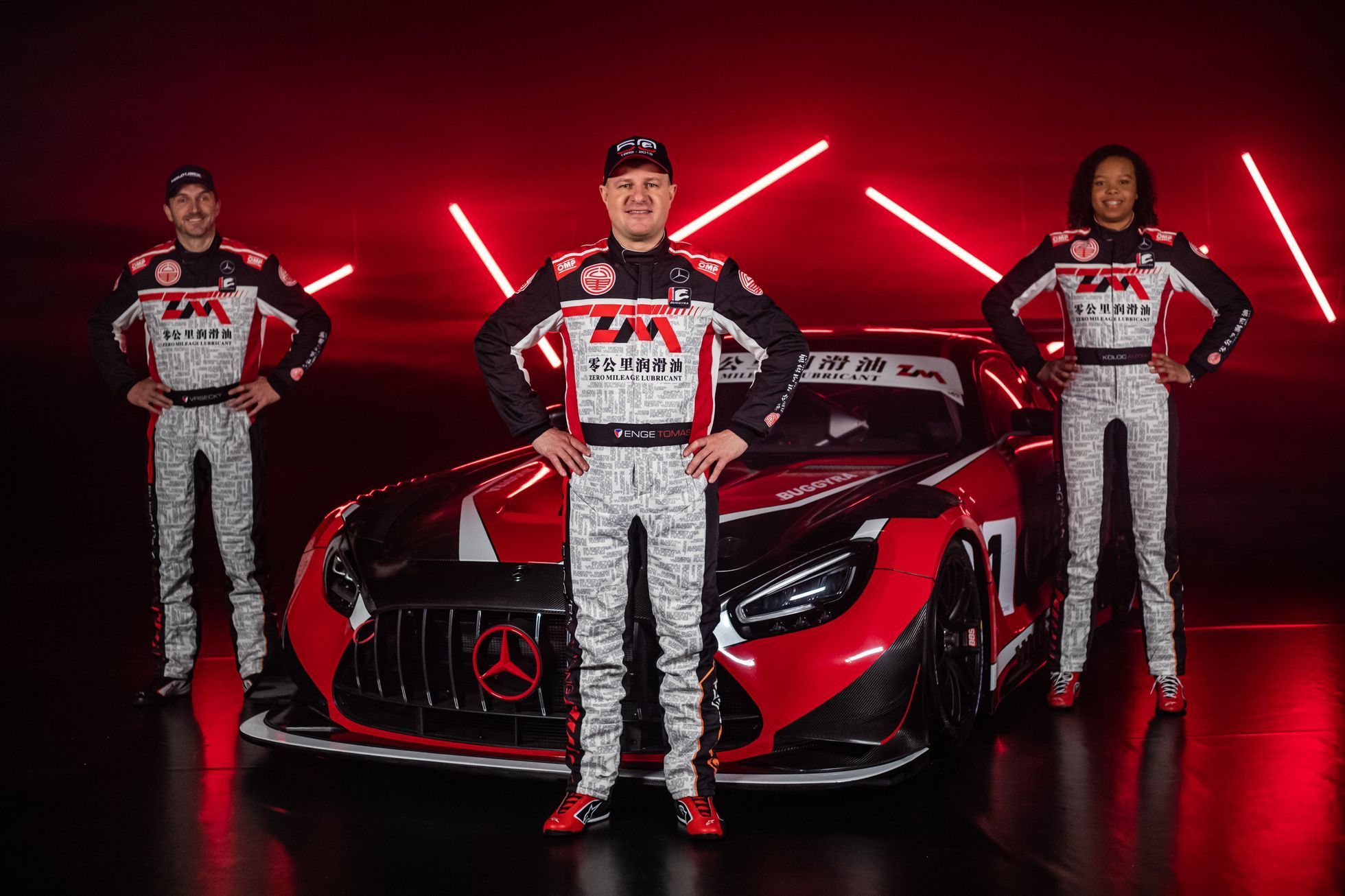 David Vršecký, Tomáš Enge a Aliyyah Koloc při premiéře Mercedes-AMG GT3 týmu Buggyra pro seriál China GT