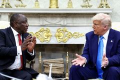 Dusno jako u Zelenského. Zabíjíte bílé farmáře, vmetl Trump do očí prezidentovi