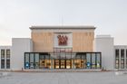 Studio Platforma architekti oslovili porotu s rekonstrukcí kulturního domu Poklad v ostravské Porubě. Obnovili v něm kino, přibyla restaurace nebo baletní škola. Přestavba stála 400 milionů korun.