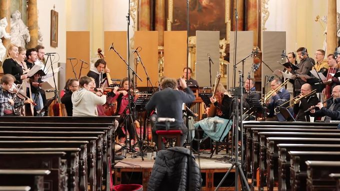 Czech Ensemble Baroque pod taktovkou Romana Válka hraje Requiem od Františka Ignáce Tůmy, které předloni natočil pro Supraphon.