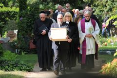 V Německu pochovali stovky vzorků z tkání lidí, kteří zemřeli v nacistickém vězení