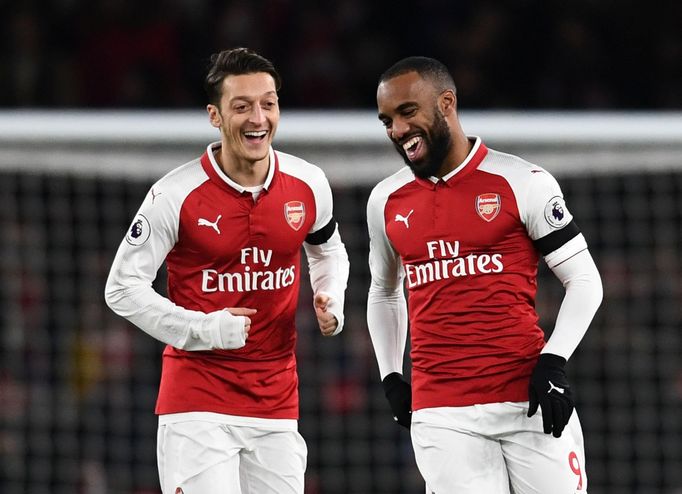 Alexandre Lacazette a Mesut Özil