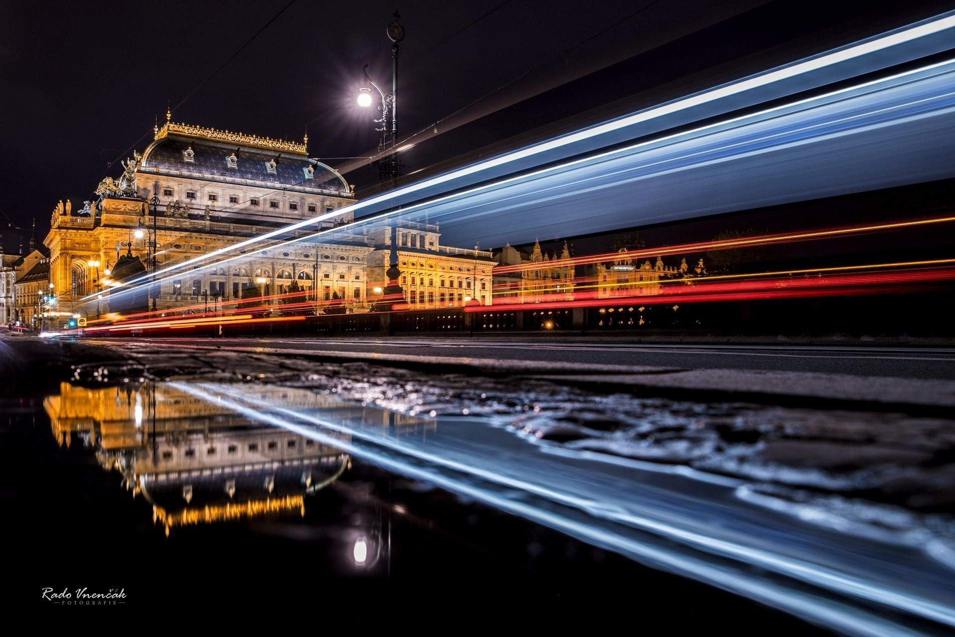 Radoslav Vnenčák: Praha v zrcadle