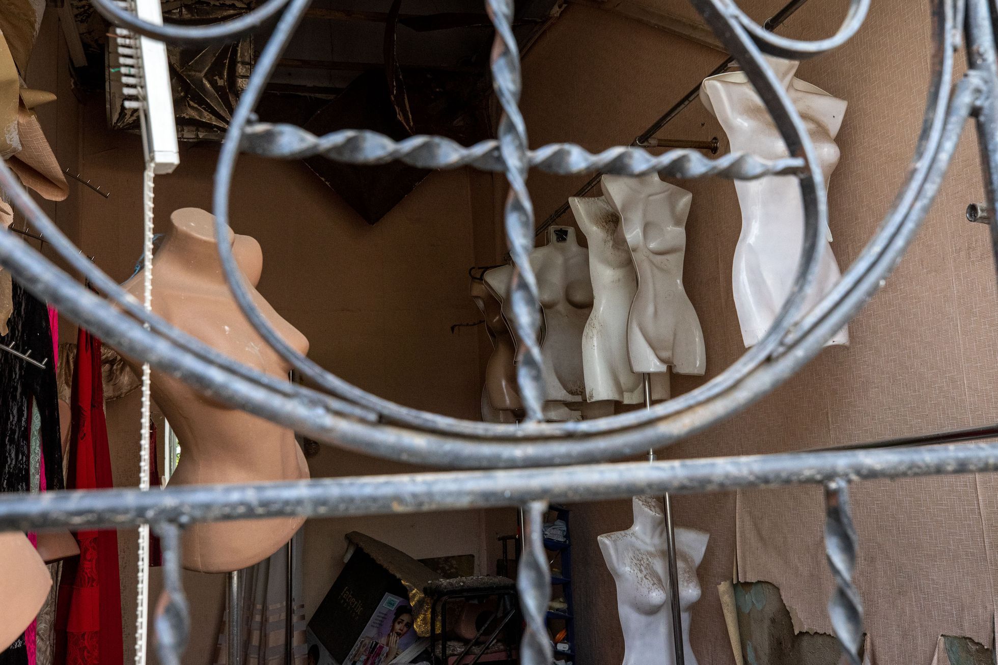 Město Orichiv, Orechov, Ukrajina, fronta, trosky, bunkr, úkryt, civilisté