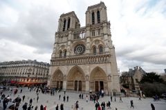 Srdce v plamenech a národní tragédie. Notre-Dame je pro Francouze kulturní symbol