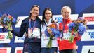 Eva Vrabcová-Nývltová (vpravo) na stupních vítězů po maratonu na ME v atletice v Berlíně 2018