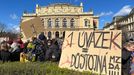 Vysokoškolští pedagogové protestovali proti nízkým mzdám.