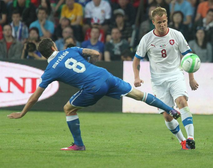 Fotbal, Česko - Itálie: David Limberský - Claudio Marchisio