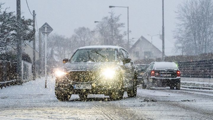 Dopravu v Česku i na Moravě ochromil sníh, v Praze nejezdily ani vlaky; Zdroj foto: ČTK
