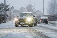 Dopravu ochromil sníh, záchranáři hlásí už 60 nehod. A bude hůř, varují meteorologové