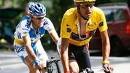 Lídr Tour de France Španěl Oscar Pereiro Sio ze stáje Illes Balears v průběhu 17. etapy Tour. Vlevo vzadu Francouz Cyril Dessel.