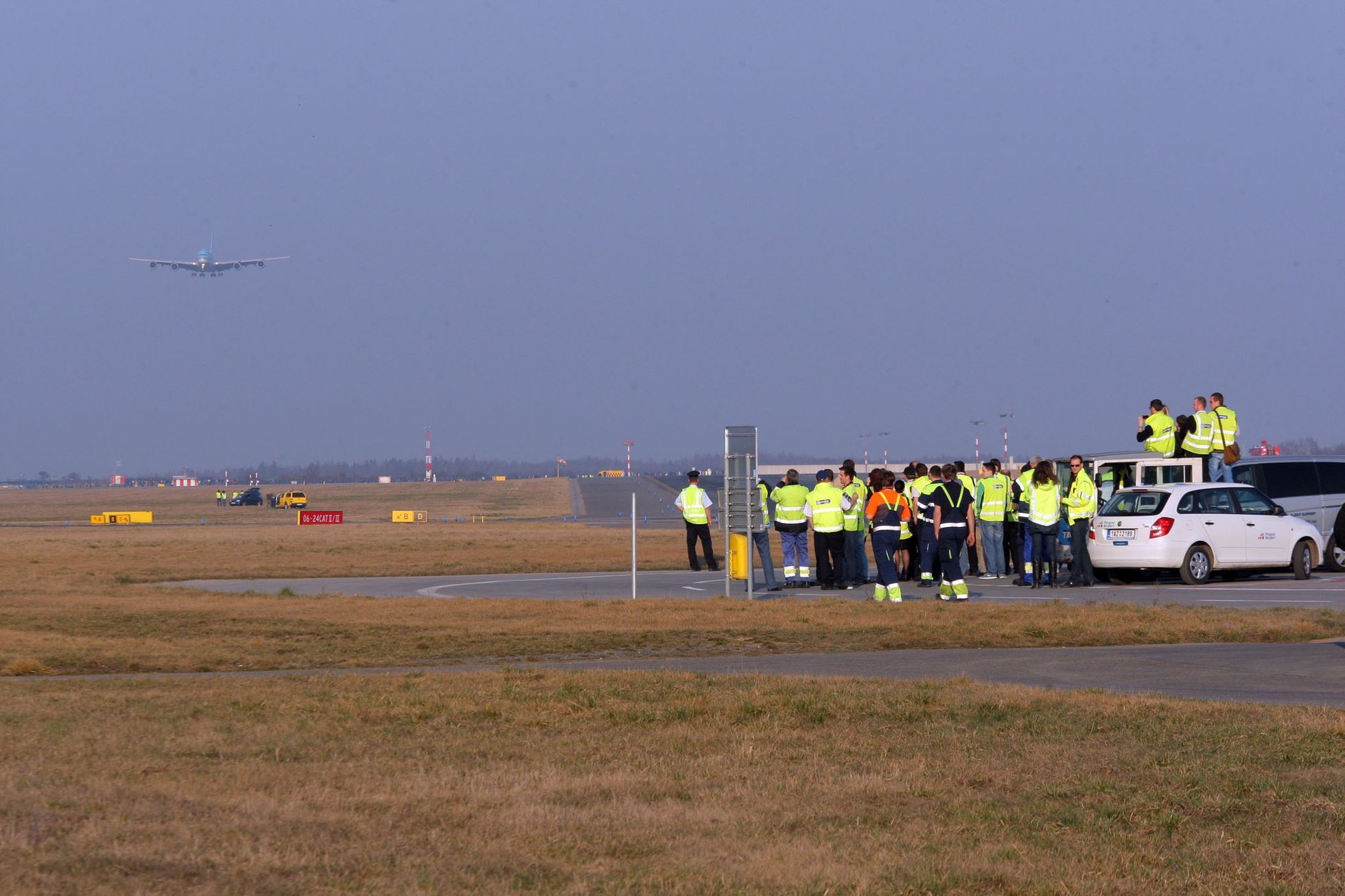 Airbas 380 přistál v Praze