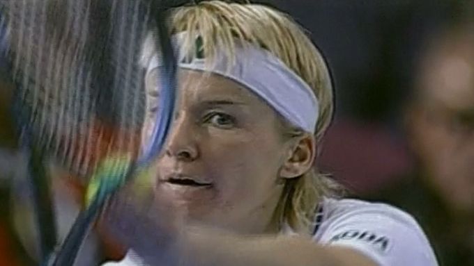 Připomeňte si Janu Novotnou na archivních záběrech z roku 1997 a 1998, v době své největší tenisové slávy