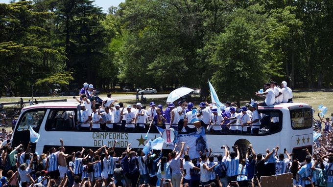 Přivítání fotbalových mistrů světa v Argentině.