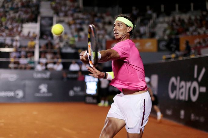 Rafael Nadal v nočním zápase v Rio de Janeiro