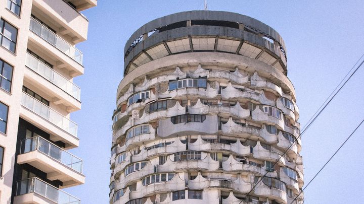 Když se sovětský beton snoubí se zelení. Kišiněv, město podivuhodného brutalismu; Zdroj foto: Jakub Plíhal